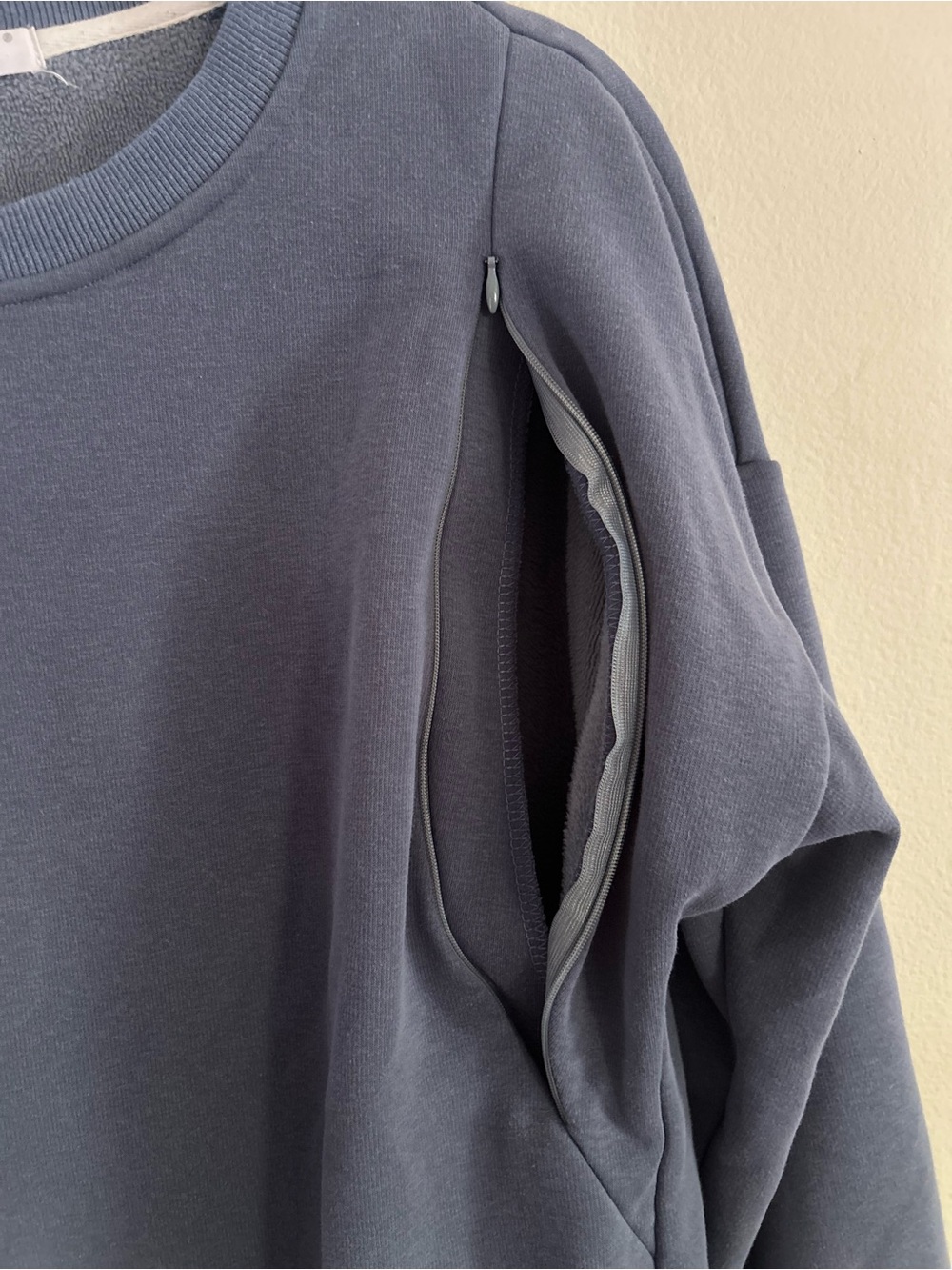 Lot of 2 large Smallshow nursing/breastfeeding sweatshirts in purple and blue - Picture 6 of 8